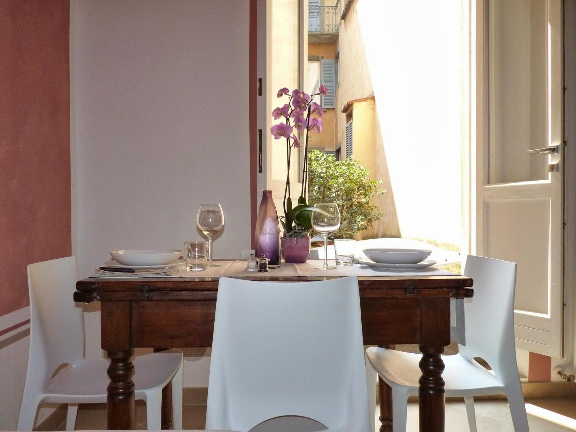 Flora Inn, Super Sweet - Centro Apartament *